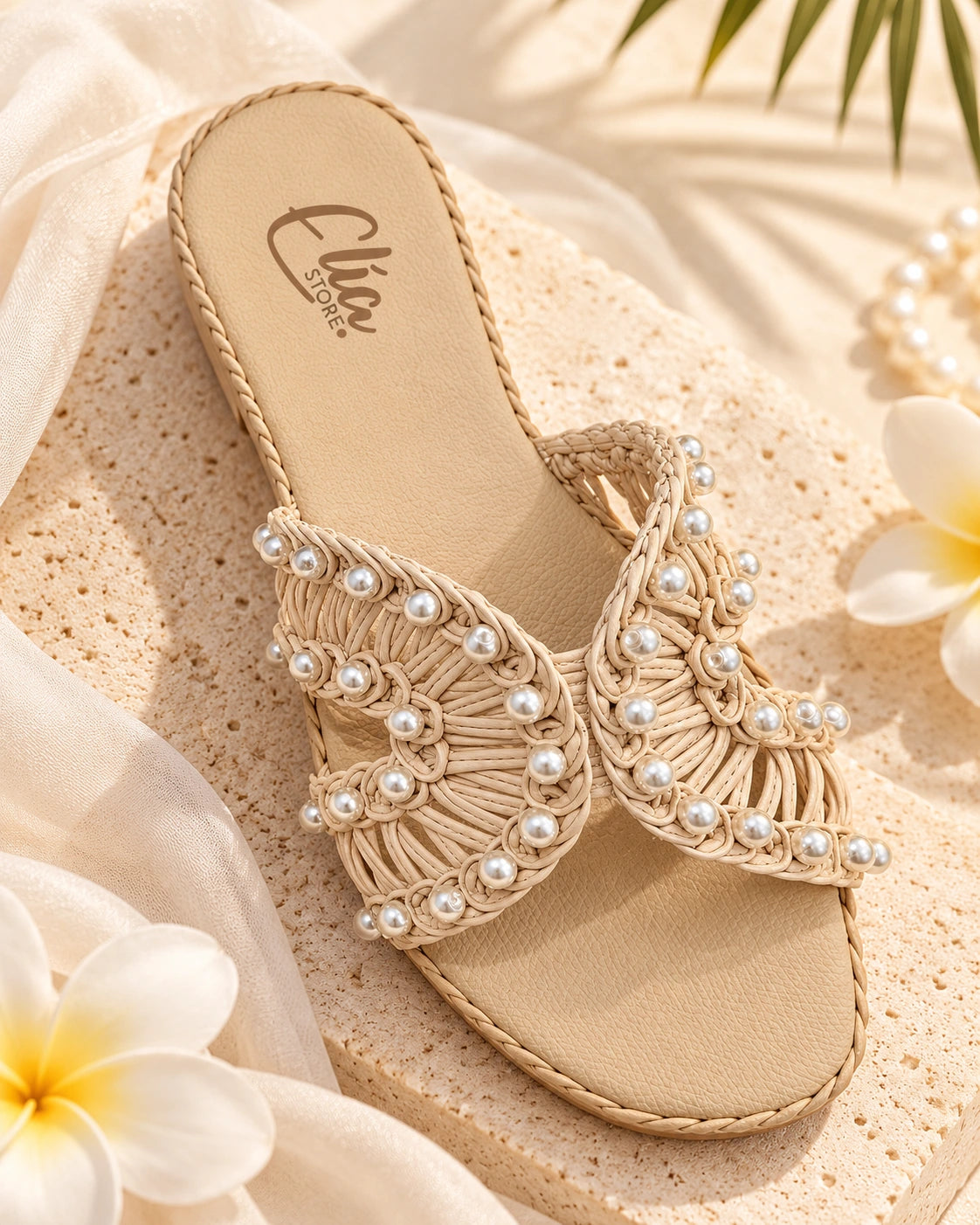 Sandalia Elena beige trenzada con perlas